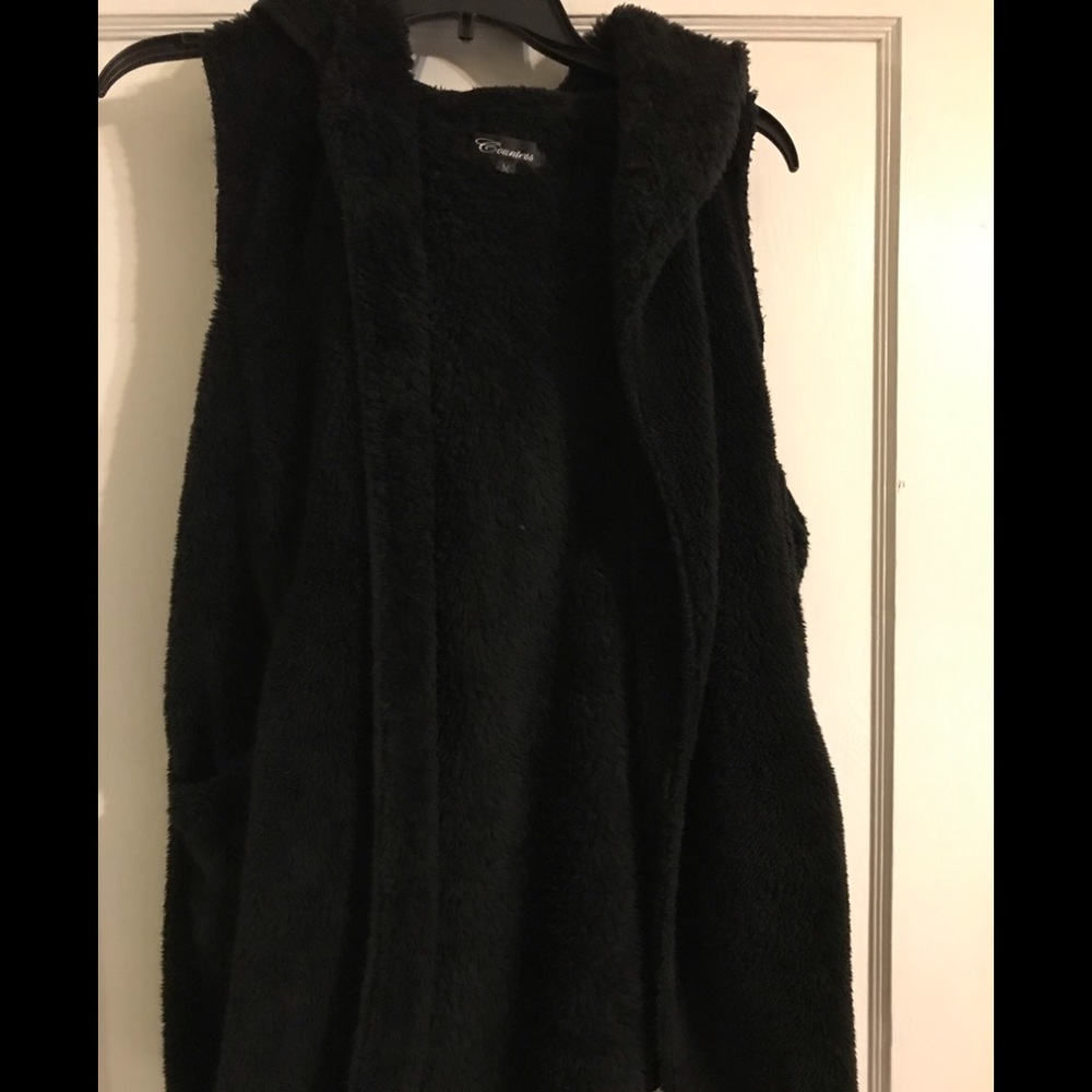 Black vest (hooded)